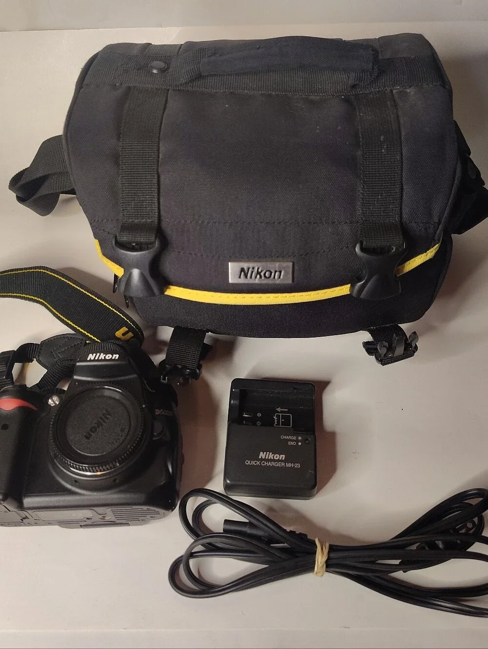 Nikon D5000 Digital SLR Camera Body, Charger, Battery, Case,SD, Remote READ